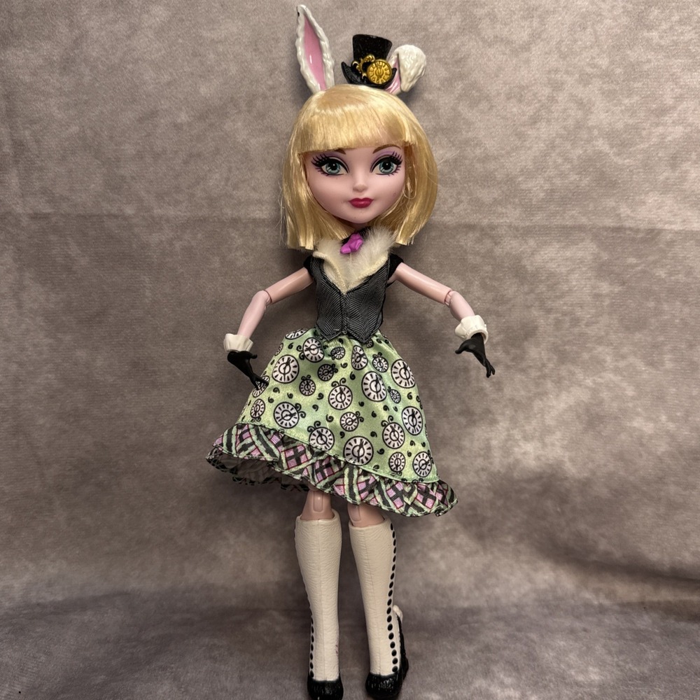 Ever After High Doll Bunny Blanc 2014 Dressed with Accessories & Shoes